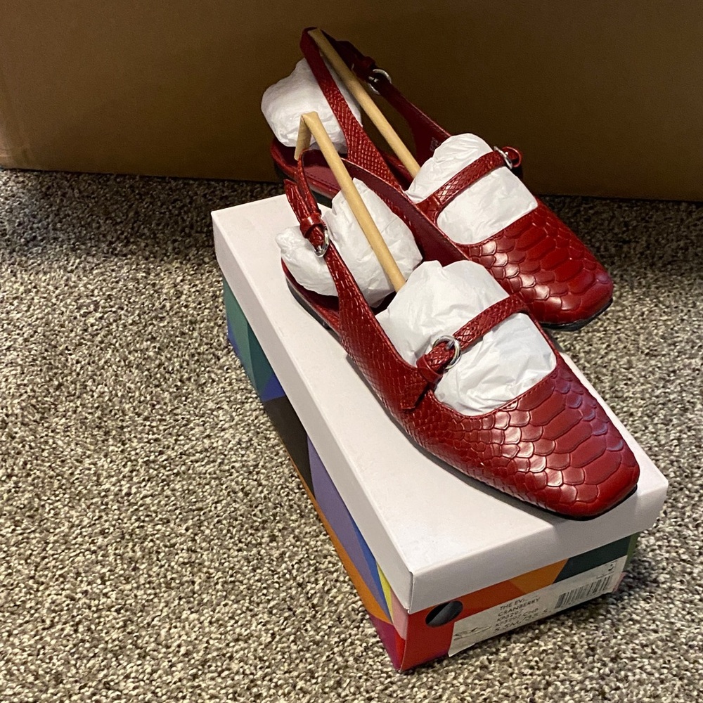 Katy Perry Collections Red Textured Flats Size 5.5